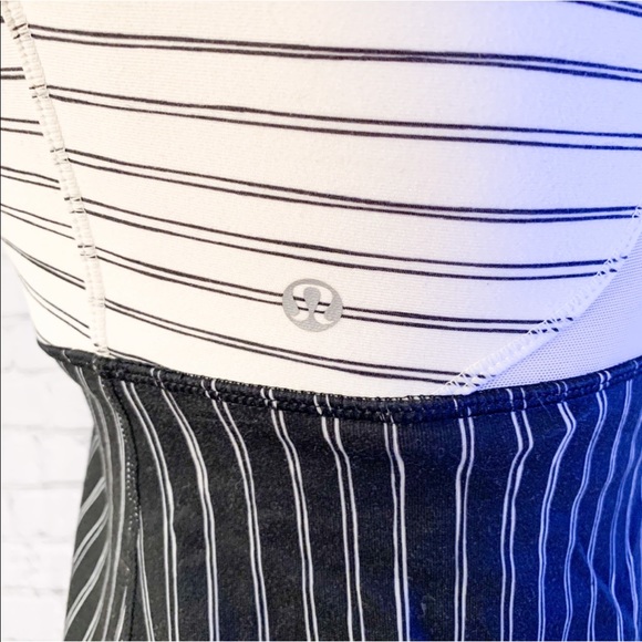 Bundle 2/$30 Black & White Lululemon Zippered Tank - Picture 4 of 4